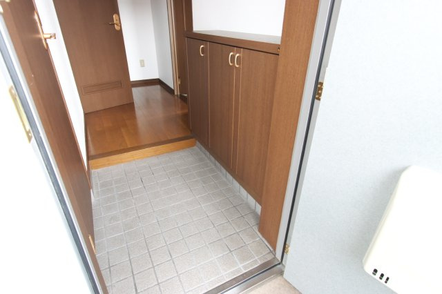 グランメール広の玄関