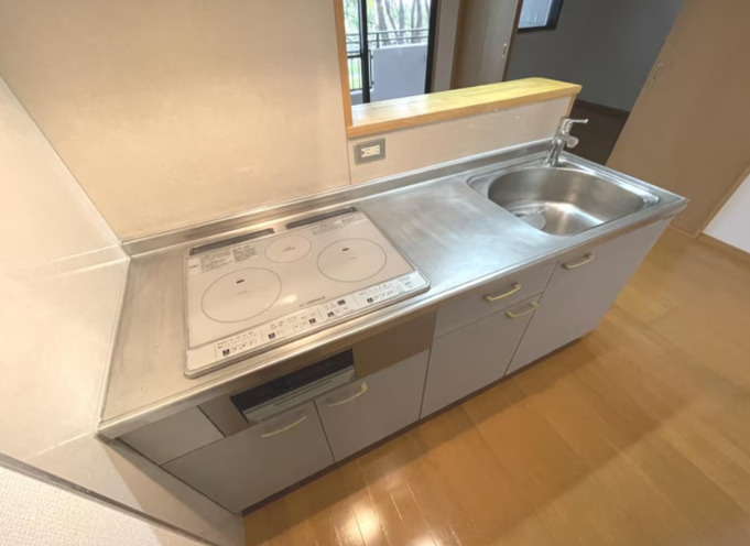 E.POPULAR　Ⅱのキッチン|三口IH付きのカウンターキッチンで、毎日の料理もはかどります