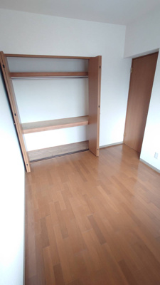 【収納】 | エミネンス長久保 | 洋室5.5帖 クローゼット