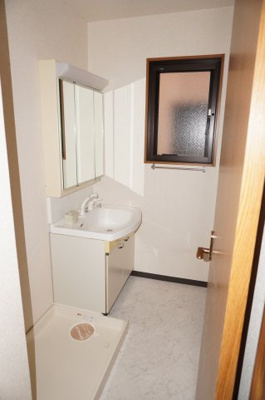 【洗面所】 | エミネンス長久保 | 洗髪洗面化粧台三面鏡　洗濯パン