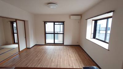 【居間・リビング】 | エミネンス長久保 | 12.3帖 バルコニー側