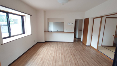 【居間・リビング】 | エミネンス長久保 | 12.3帖 キッチン側