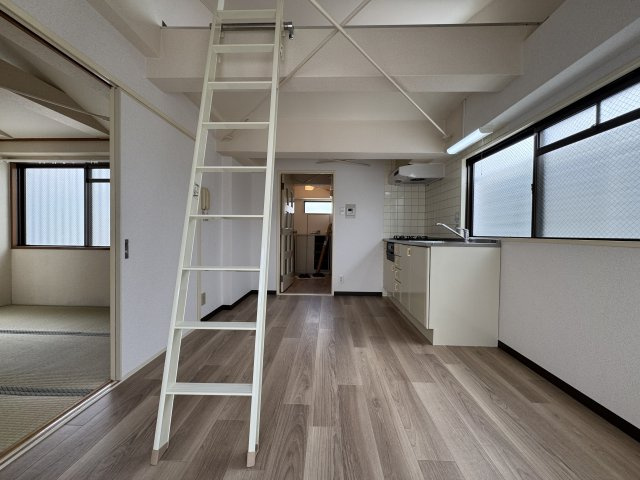 サンパレス21服部の洋室