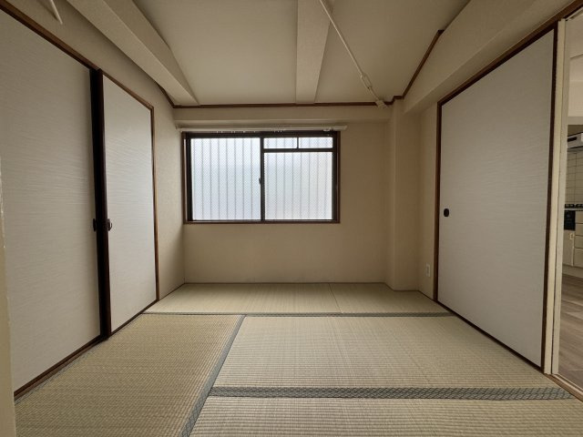 サンパレス21服部の和室