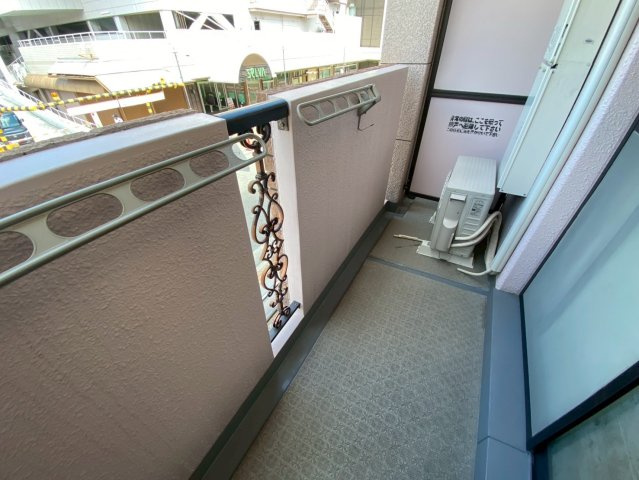 パレ甲南山手のバルコニー