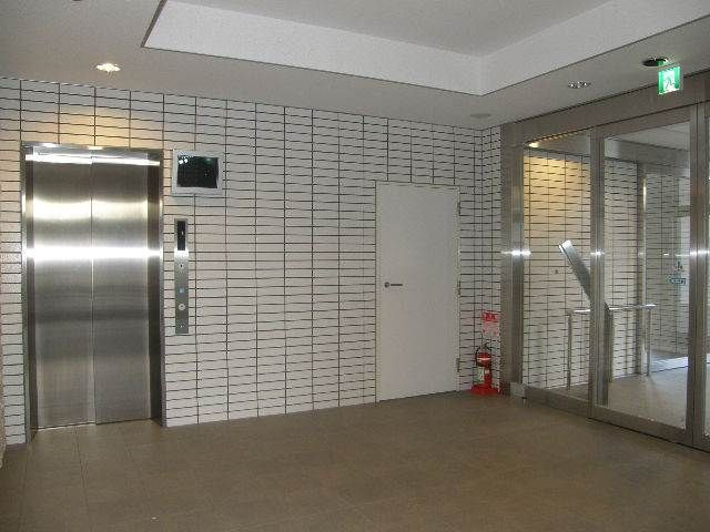 西新ROOMSのロビー