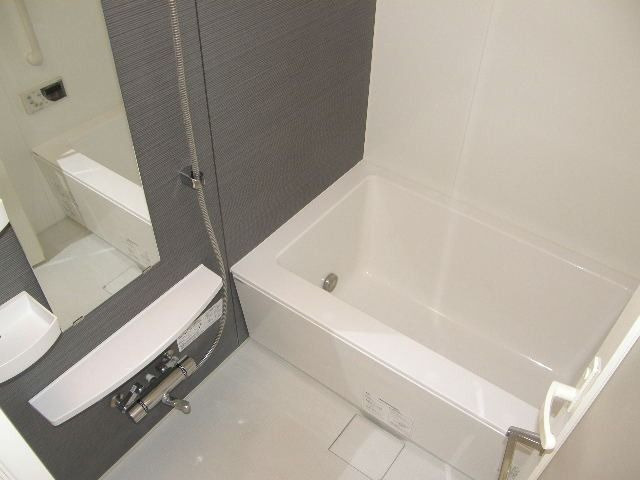 西新ROOMSの浴室