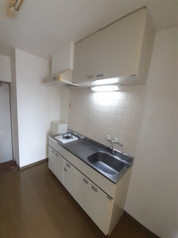 ナロージュのキッチン|コンパクトなキッチンで掃除もラクラク