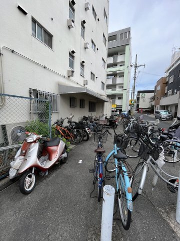 コーポ守口の駐車場