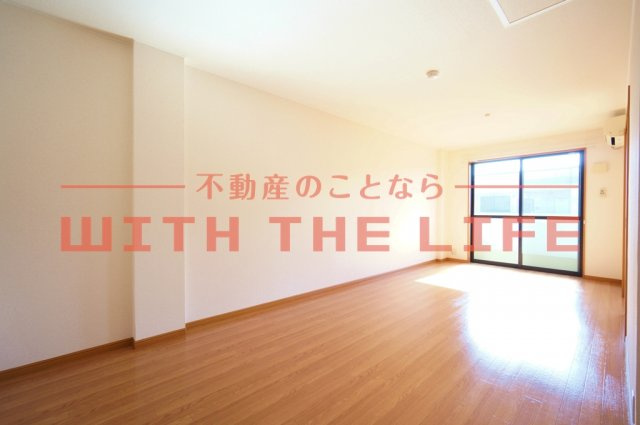 ローズマリーⅡ【10,000円キャッシュバック対象物件】の居間・リビング|使いやすいリビングです