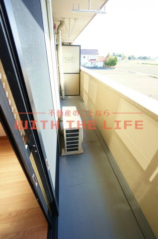 ローズマリーⅡ【10,000円キャッシュバック対象物件】のバルコニー|バルコニーからの眺めを楽しみながら食事をしませんか