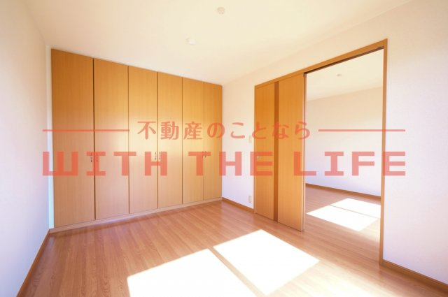 ローズマリーⅡ【10,000円キャッシュバック対象物件】の洋室|明るい洋室です