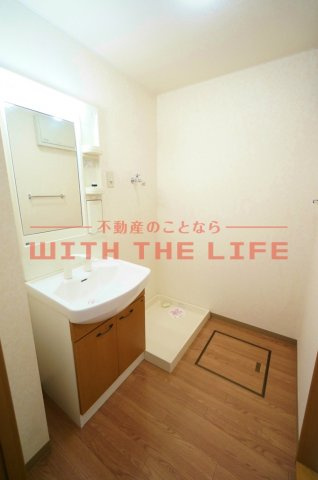 ローズマリーⅡ【10,000円キャッシュバック対象物件】の洗面所|明るい洗面所です