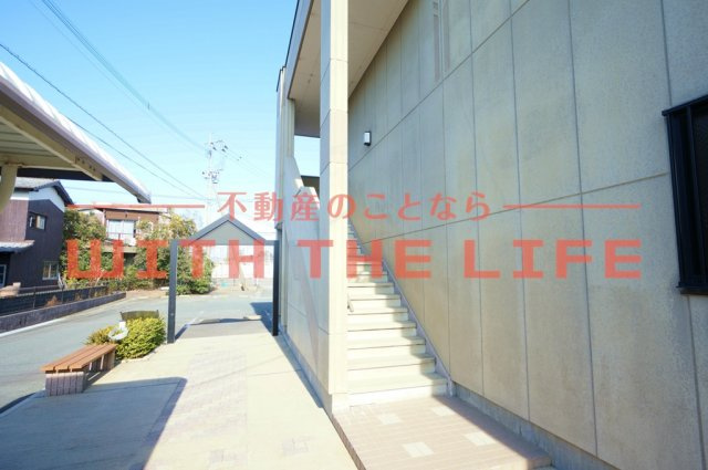 ローズマリーⅡ【10,000円キャッシュバック対象物件】のエントランス|毎日通るエントランスはこのようになっています