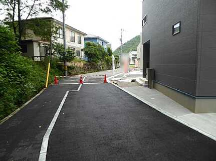 広島市安佐北区可部８丁目　新築一戸建て(全3棟) の前面道路含む現地写真