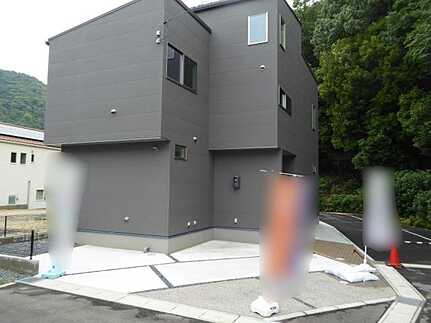 広島市安佐北区可部８丁目　新築一戸建て(全3棟) の前面道路含む現地写真