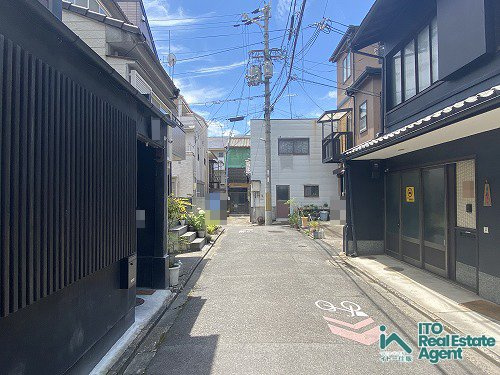 上京区西院町 中古戸建の前面道路含む現地写真