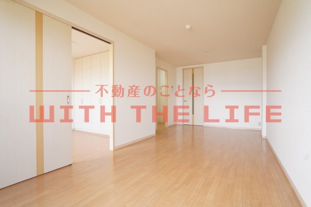 デュエール【キャッシュバック対象物件】の内装|明るい室内です