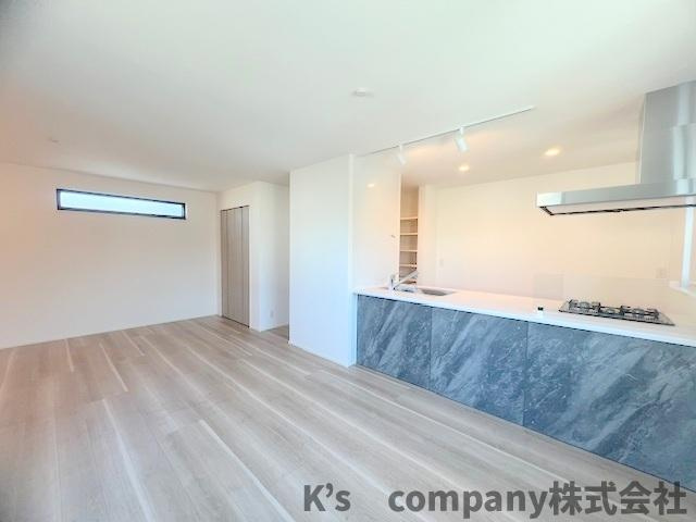 茅ヶ崎市柳島１丁目　新築戸建　１号棟の居間・リビング|リビングとダイニングの使い分けのしやすい間取り♪