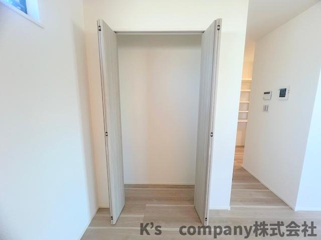 茅ヶ崎市柳島１丁目　新築戸建　１号棟の収納|あると嬉しいリビング収納◇急な来客でも対応できます♪