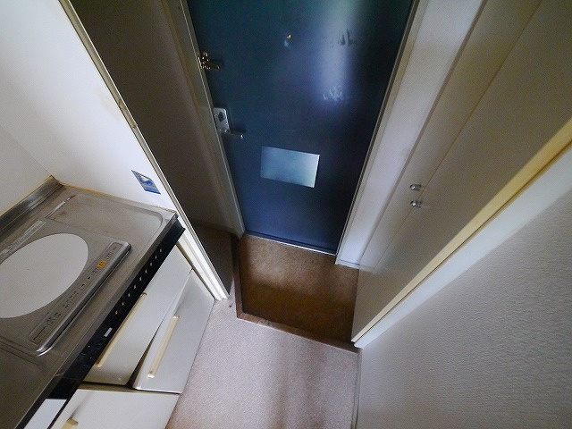 レオパレス法蓮町の玄関