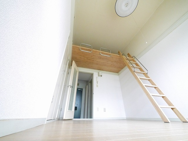 レオパレス法蓮町の居間・リビング