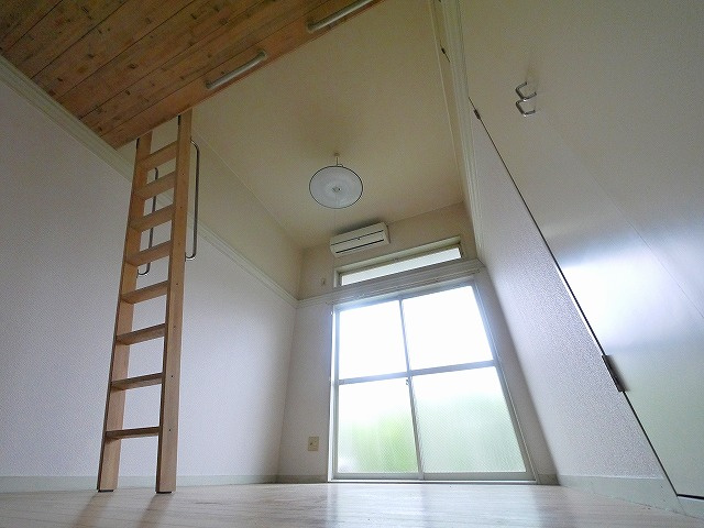 レオパレス法蓮町の居間・リビング