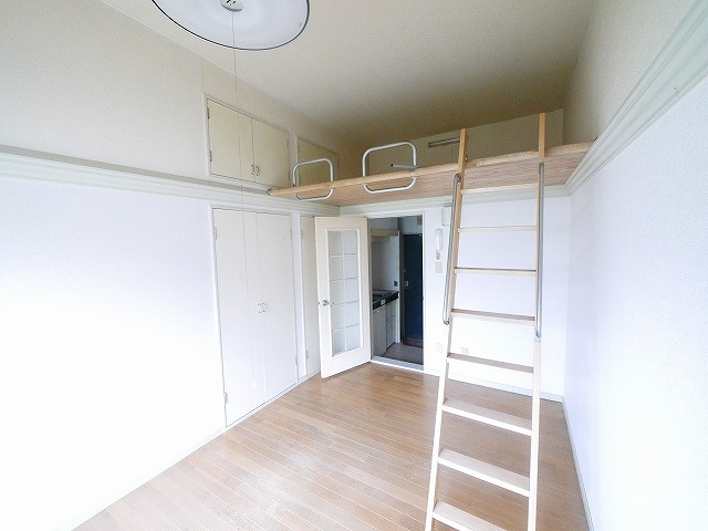 レオパレス法蓮町の居間・リビング