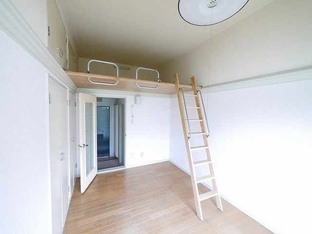 レオパレス法蓮町の寝室