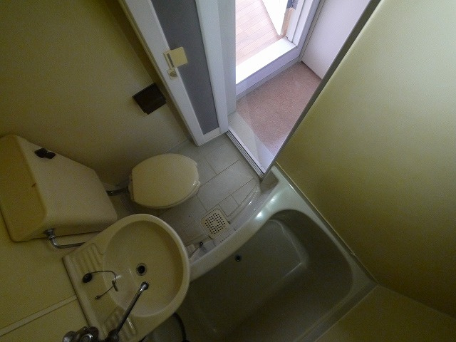 レオパレス法蓮町の浴室