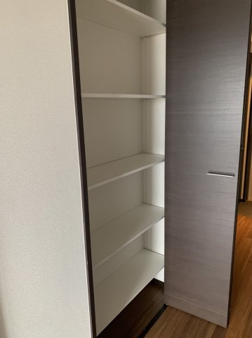 西辻マンションの収納|ちょっとした収納スペースも充実しています