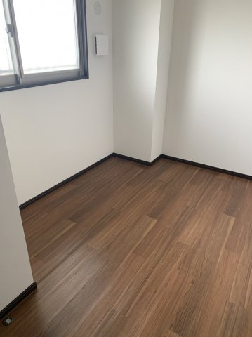 西辻マンションの洋室|使い勝手のいい洋室です