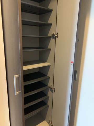 西辻マンションの収納|たっぷりとした収納スペースです