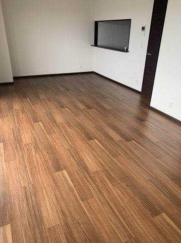西辻マンションの居間・リビング|使いやすい居間です