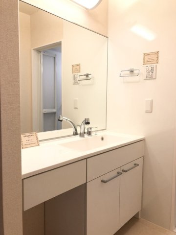 プランドールTの独立洗面台|ワイドな洗面台