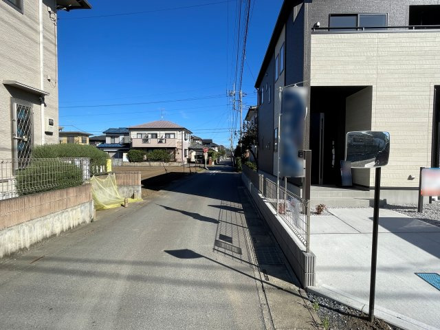 新築戸建・建売　深谷市上野台　BLOOMING GARDEN　全１棟の前面道路含む現地写真