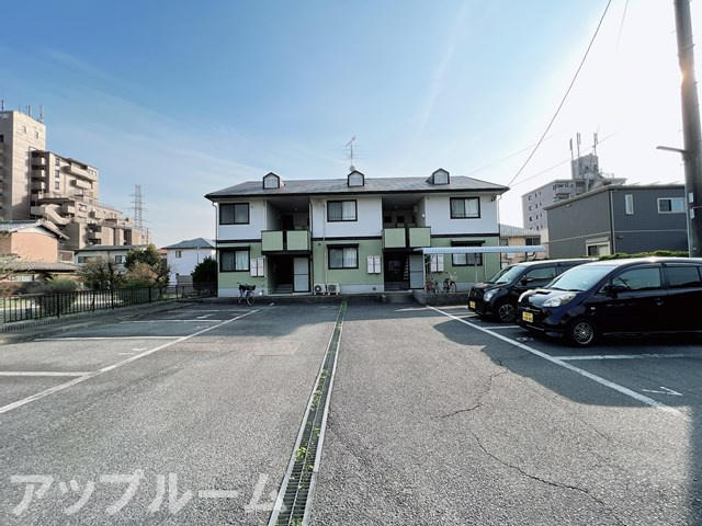 ファミハイツAの駐車場