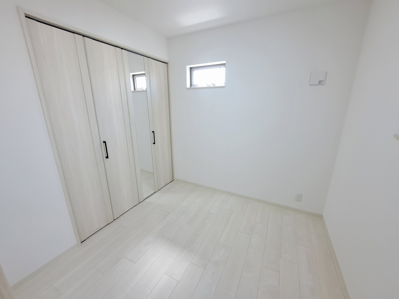 レクエルド笠屋町の洋室