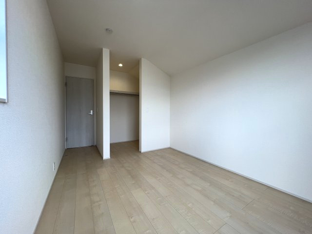 青梅市大門2丁目　新築戸建全1棟の洋室|6.75帖　季節物の衣類もスッキリ収納できるウォークインクロゼット付き♪