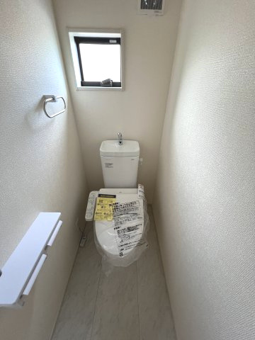 青梅市大門2丁目　新築戸建全1棟のトイレ|2階温水シャワートイレ