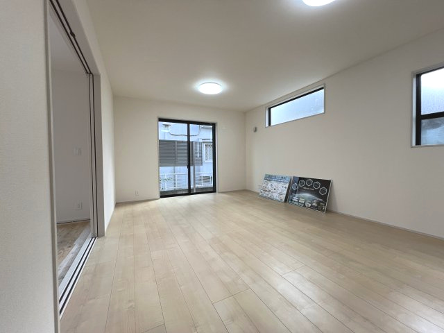 青梅市大門2丁目　新築戸建全1棟の居間・リビング|家族団らんの時間も増えそうなくつろぎのＬＤＫ