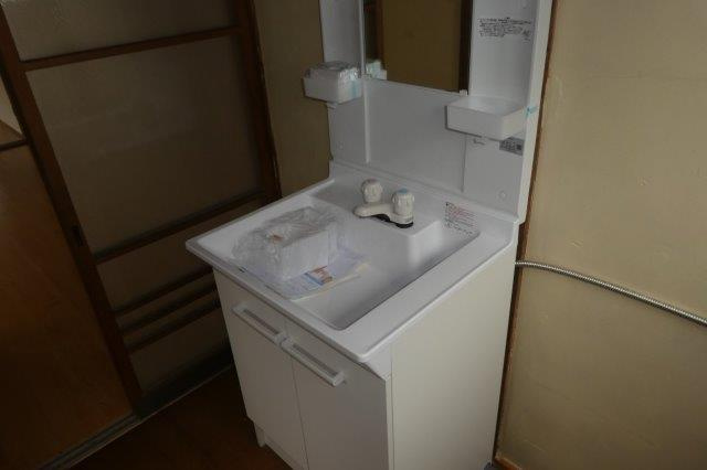 平田宇野貸家（平屋）の独立洗面台