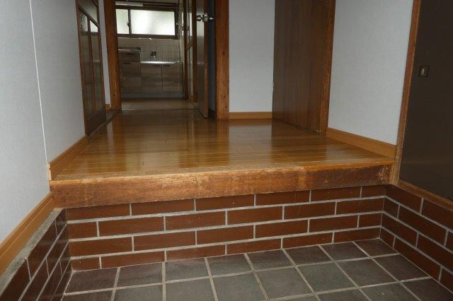 平田宇野貸家（平屋）の玄関