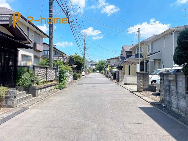 牛久市神谷7期　新築戸建て　1号棟の前面道路含む現地写真|『今から見たい！』大歓迎です♪
お気軽にＲ－ｈomeまでお問い合わせください。