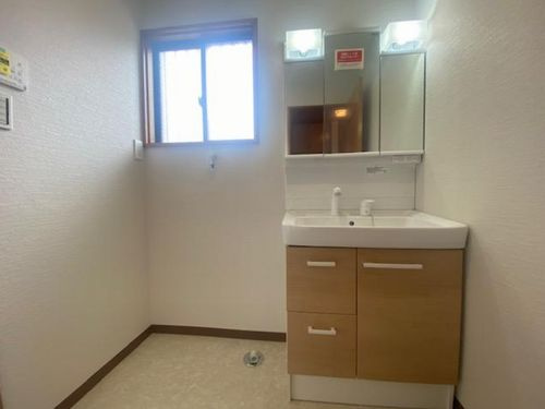 【独立洗面台】 | 【仲介手数料０円】平塚市南原3丁目　中古一戸建て | 平塚市南原3丁目　中古一戸建て