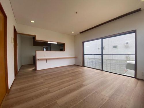 【居間・リビング】 | 【仲介手数料０円】平塚市南原3丁目　中古一戸建て | 平塚市南原3丁目　中古一戸建て
