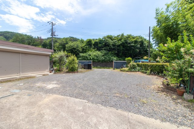 足利市田島町の中古一戸建の駐車場