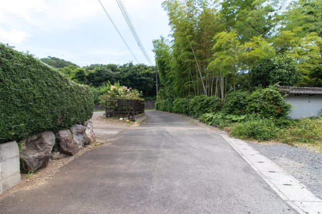 足利市田島町の中古一戸建の前面道路含む現地写真