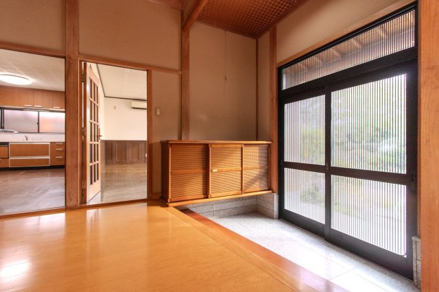 足利市田島町の中古一戸建の玄関