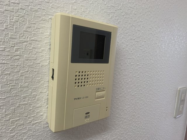 シャルマン森岡のセキュリティ|別部屋同一間取りのお写真となります。